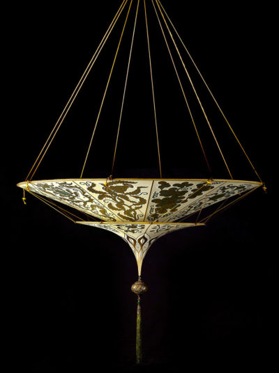 Lampe en soie Scheherazade à 2 niveaux décoration Herbarium, vue de côté