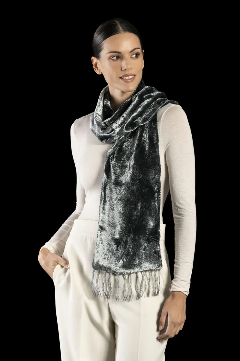https://www.fortuny.com.es/wp-content/uploads/2023/10/fortuny-scarf-6s1-49.jpg